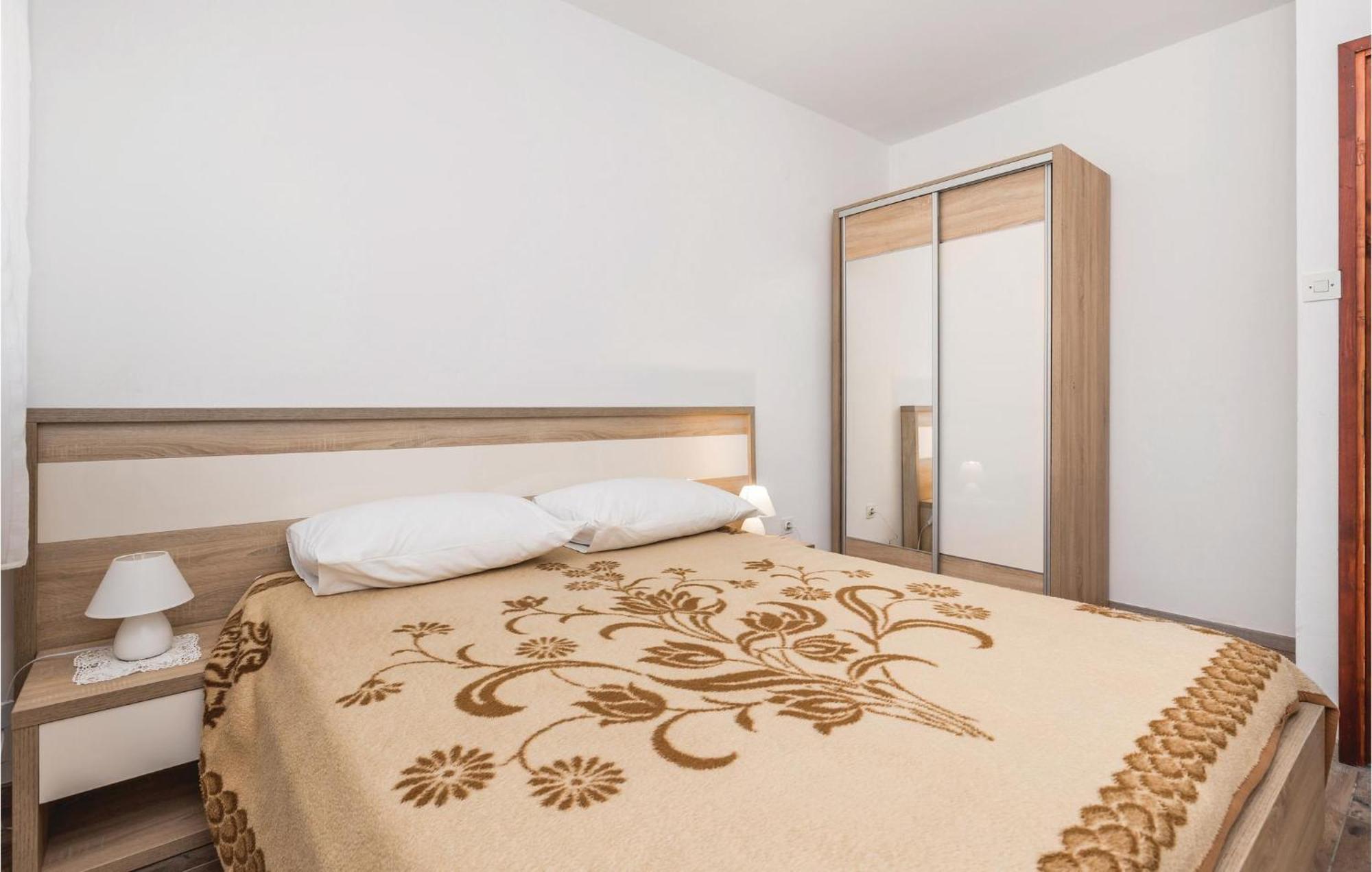 Lovely Apartment In Mandre With Wifi 外观 照片