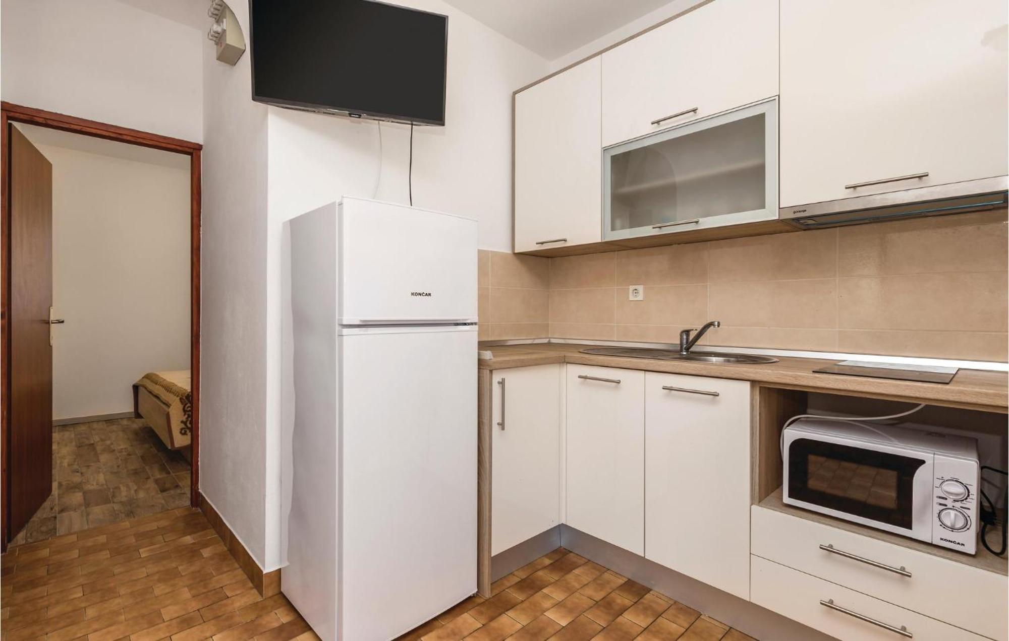 Lovely Apartment In Mandre With Wifi 外观 照片