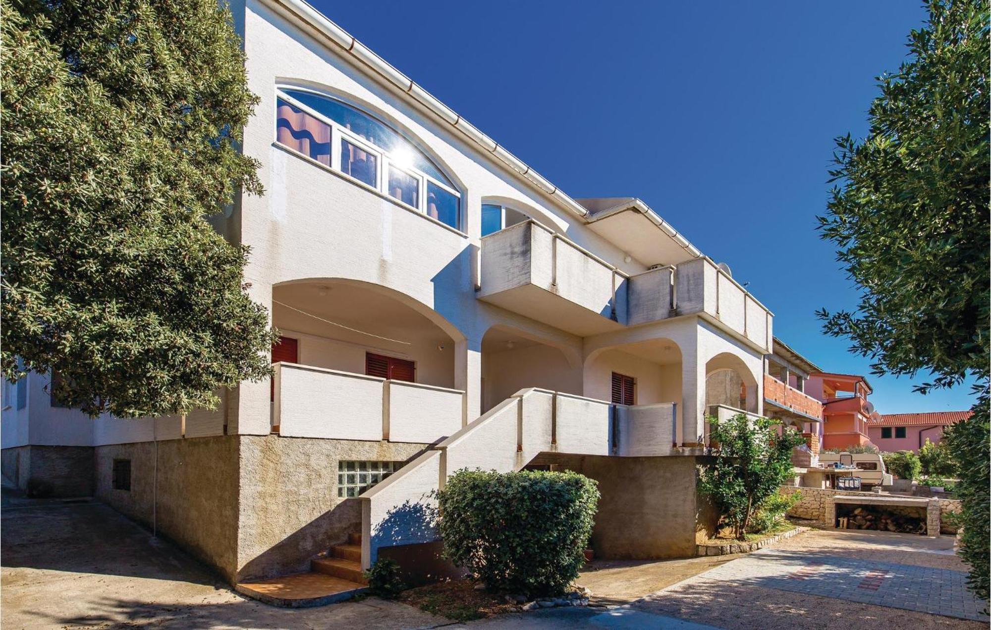 Lovely Apartment In Mandre With Wifi 外观 照片
